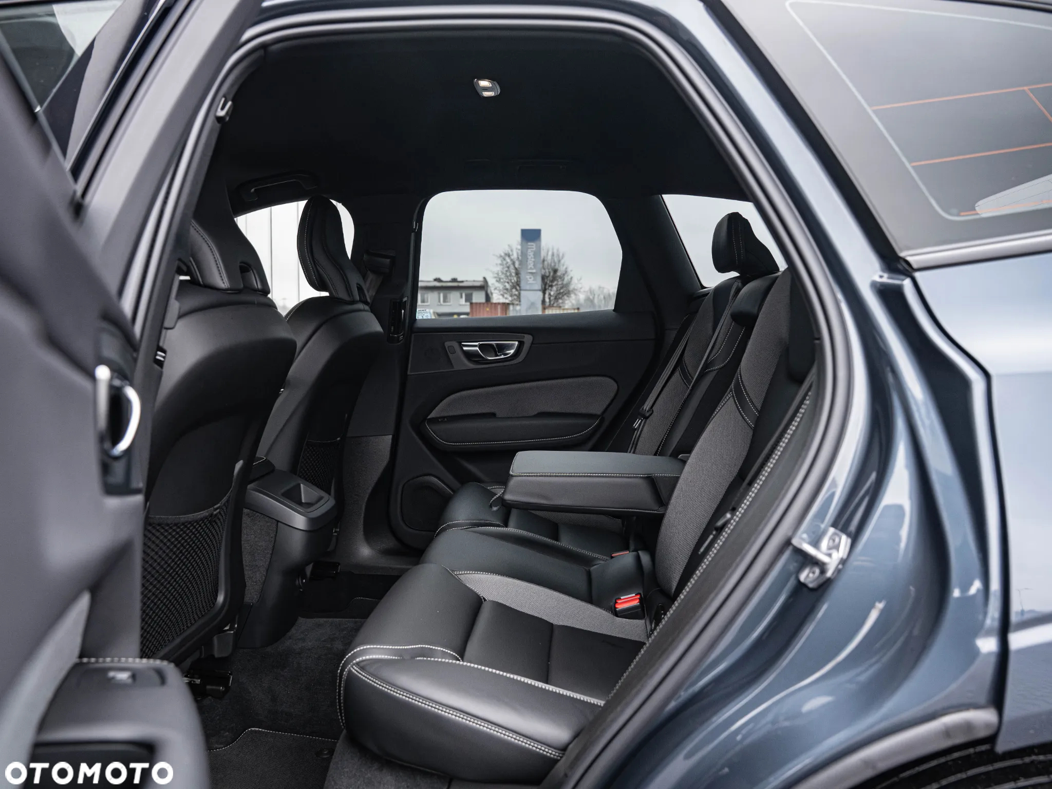 Volvo XC 60 B4 B Plus Dark - 29