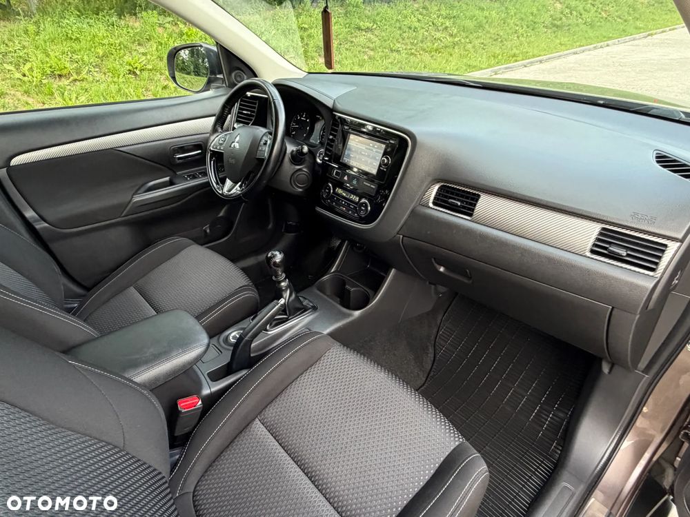 Mitsubishi Outlander 2.2 DI-D 4WD Invite - 19