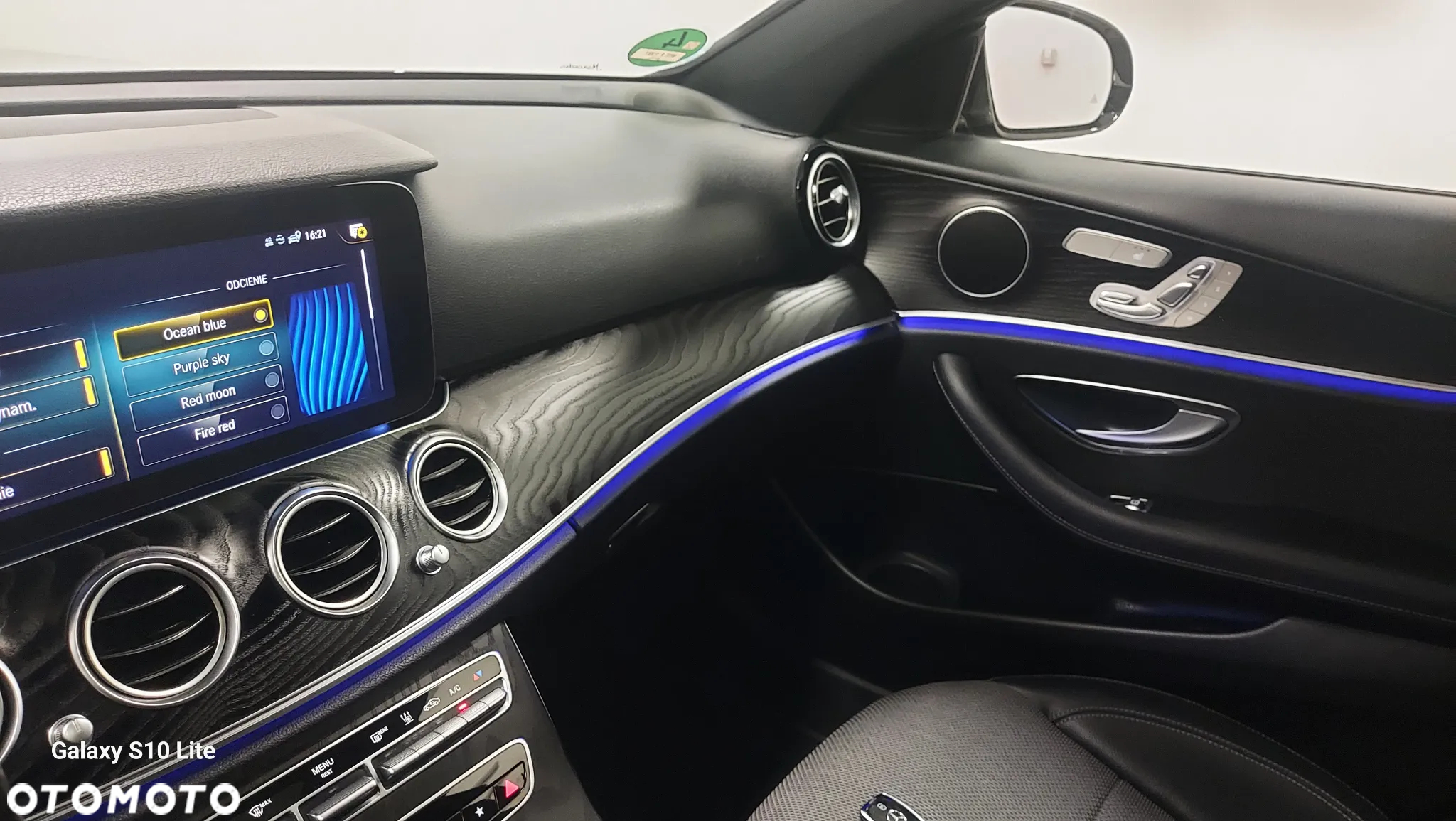Mercedes-Benz Klasa E 300 de 4Matic 9G-TRONIC AMG Line - 27