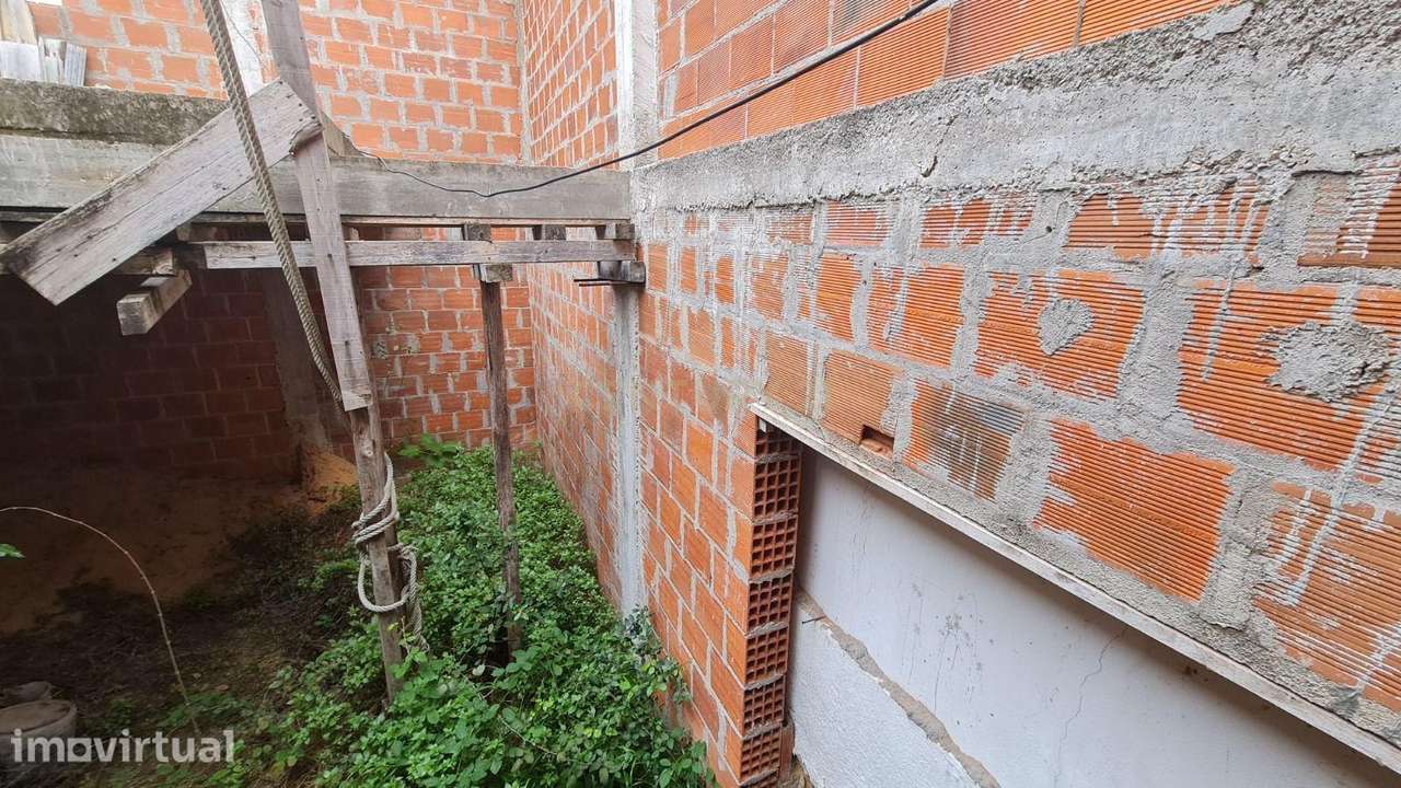 Terreno com Construção de 48m² no Cartaxo – Excelente Oportunidade com - Grande imagem: 5/8
