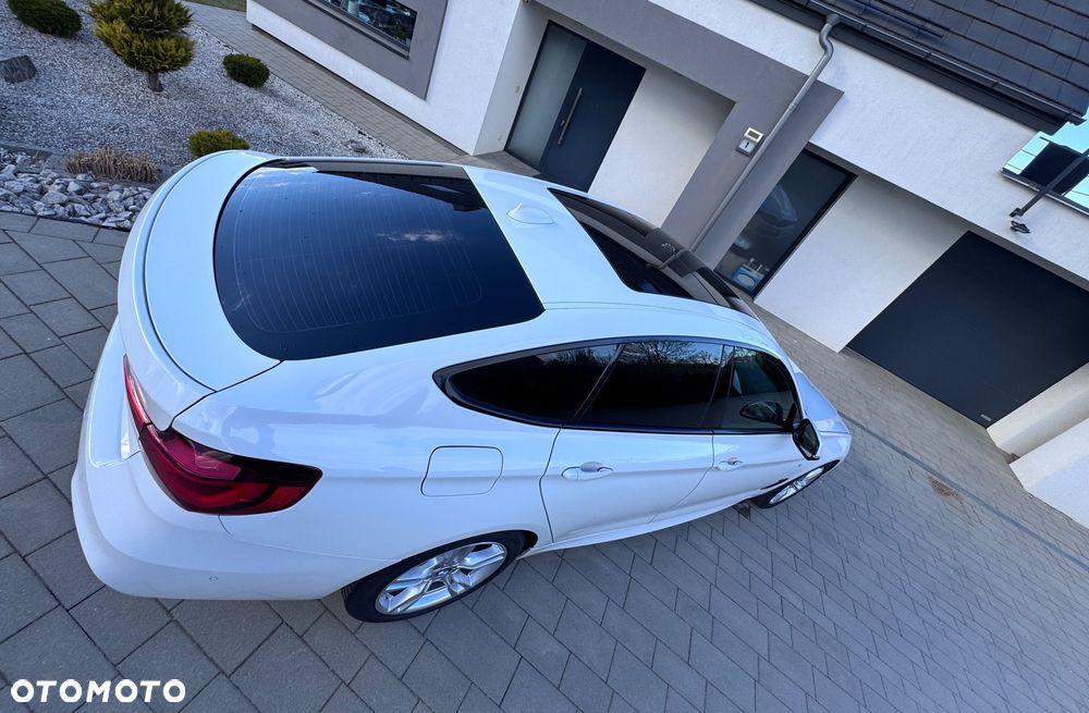 BMW 3GT 330i xDrive M Sport - 8