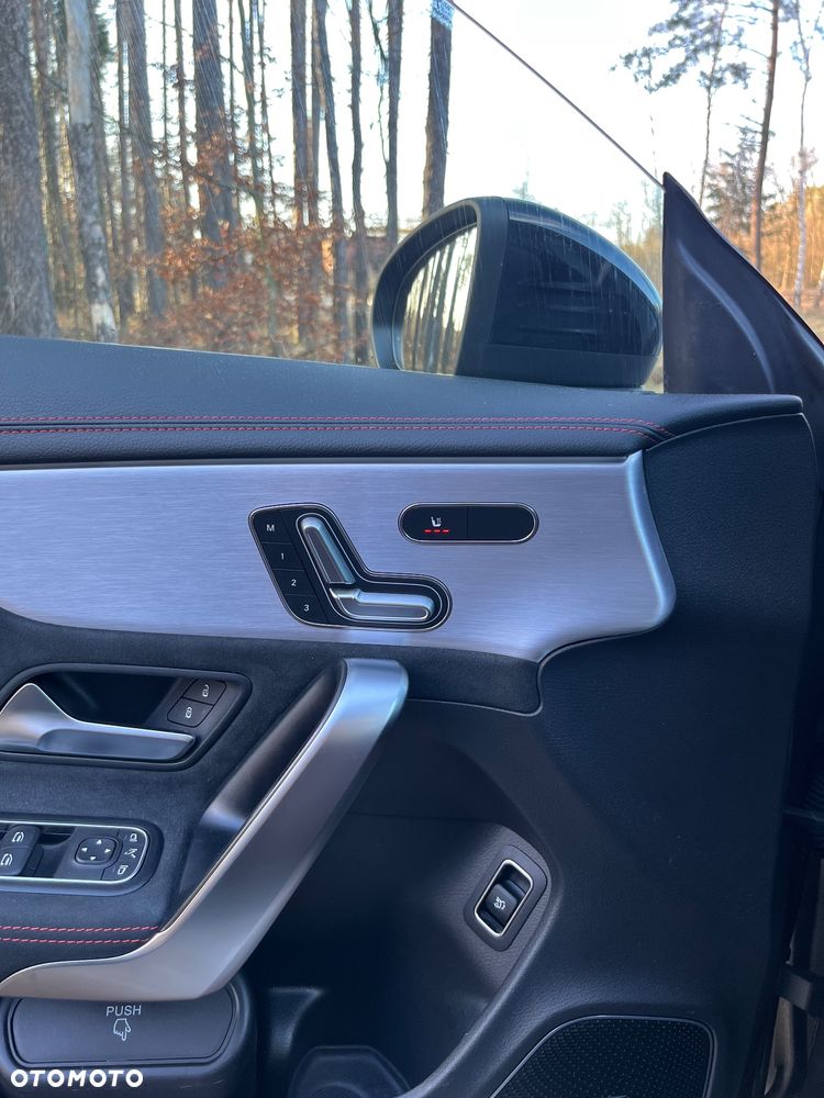Mercedes-Benz CLA 220 d AMG Line 8G-DCT - 25