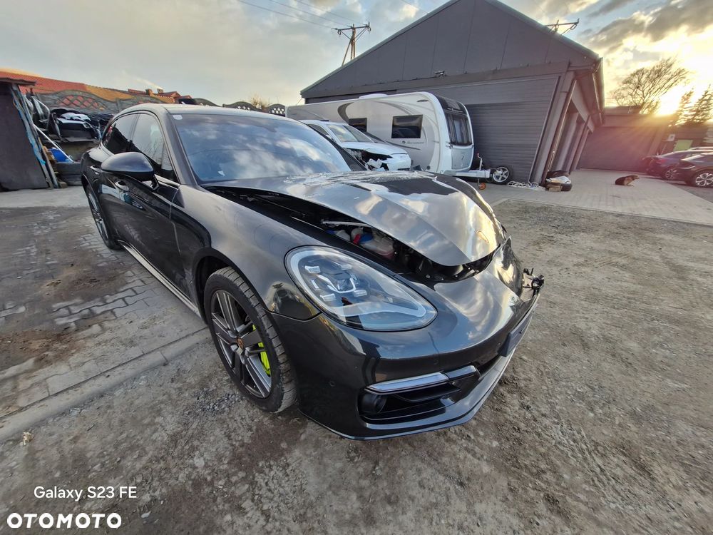 Porsche Panamera 4 E-Hybrid 10 Years Edition - 7