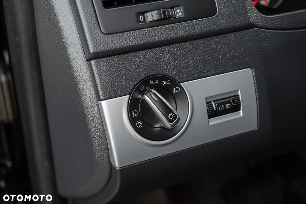 Volkswagen Multivan - 13