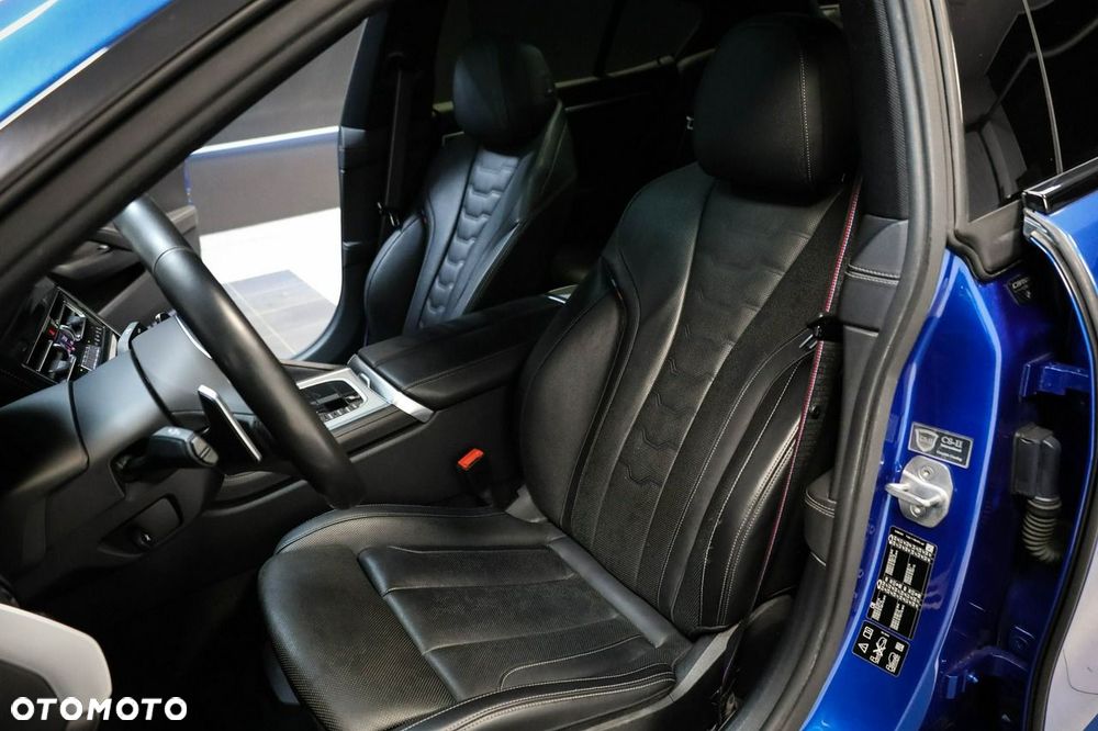 BMW Seria 8 - 22