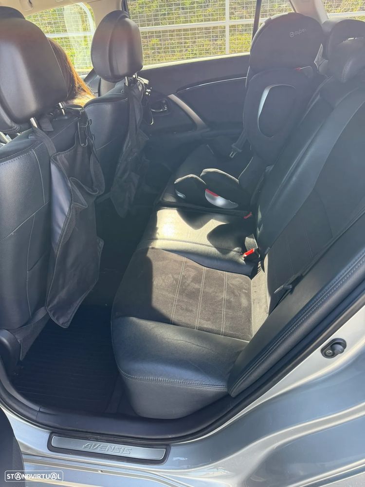 Toyota Avensis SW 2.0 D-4D Luxury+GPS - 4