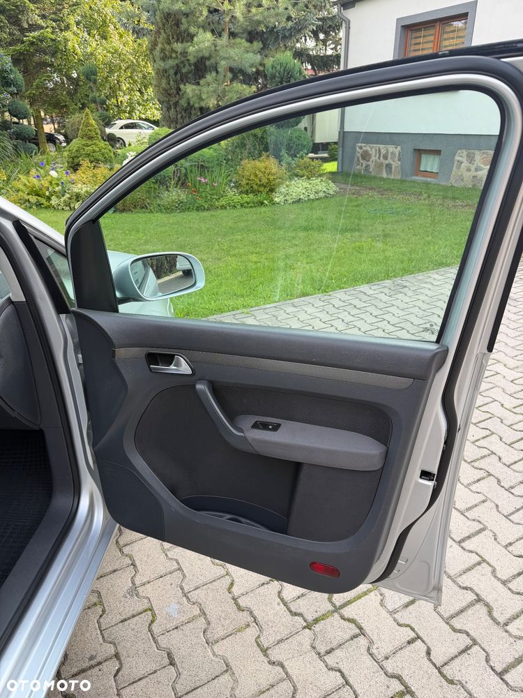 Volkswagen Touran - 18
