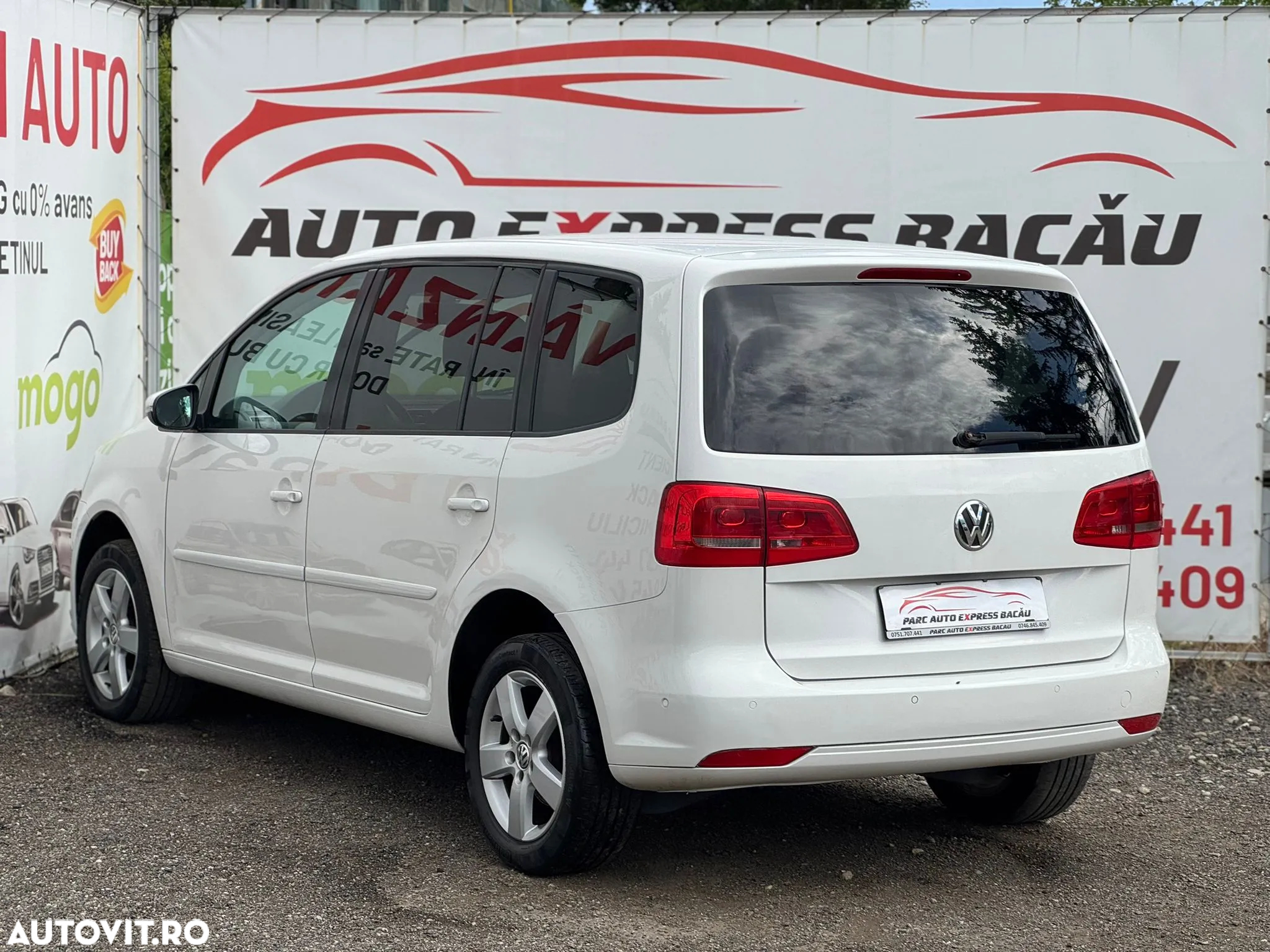 Volkswagen Touran 2.0 TDI DSG Comfortline - 3