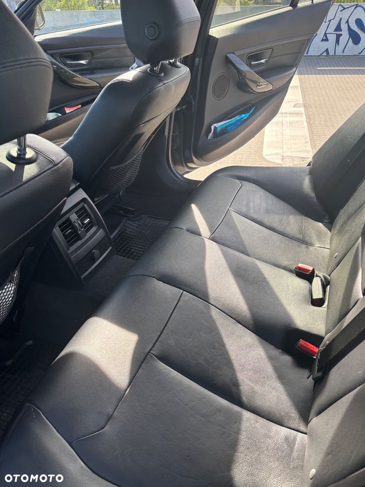 BMW Seria 3 328i Luxury Line - 13