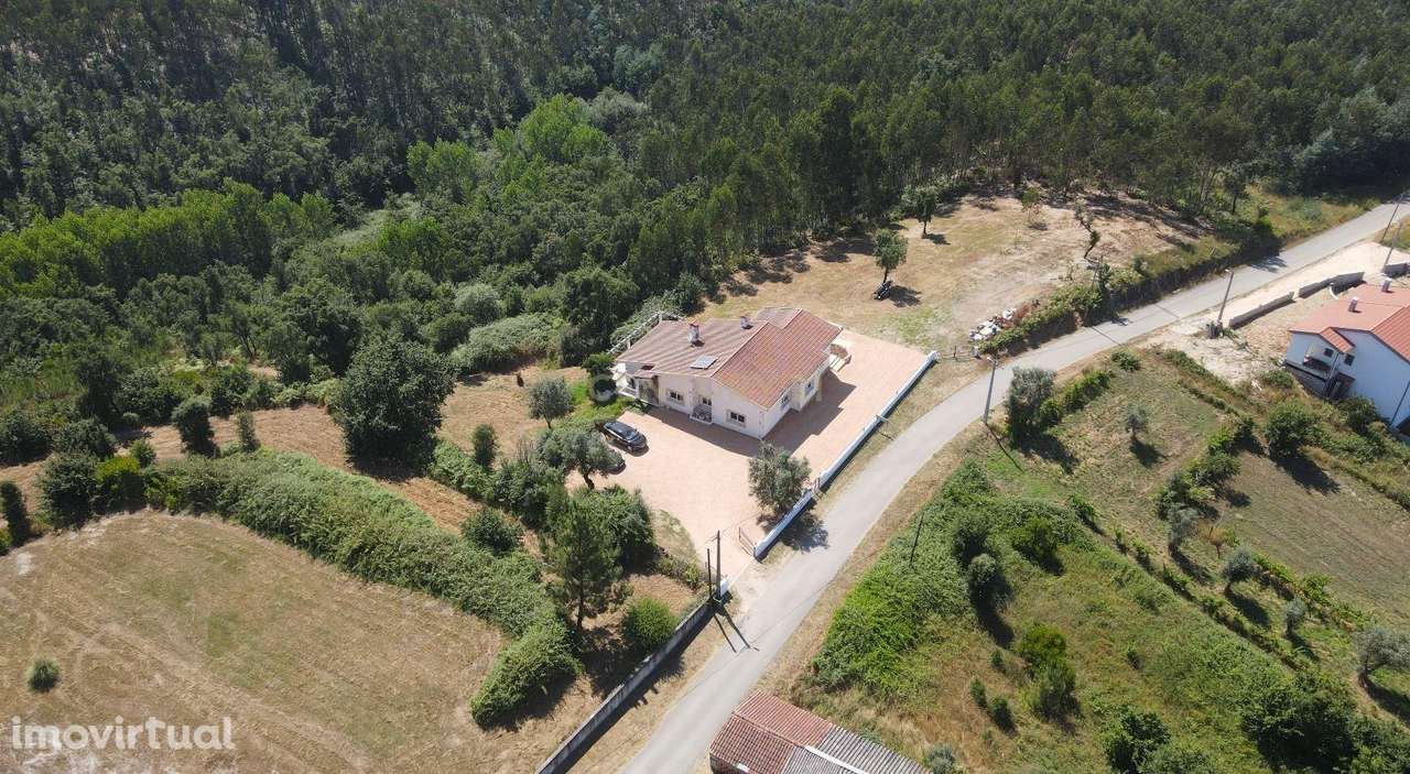 Moradia T4 - Em excelente estado - C/ terreno - Grande imagem: 2/46