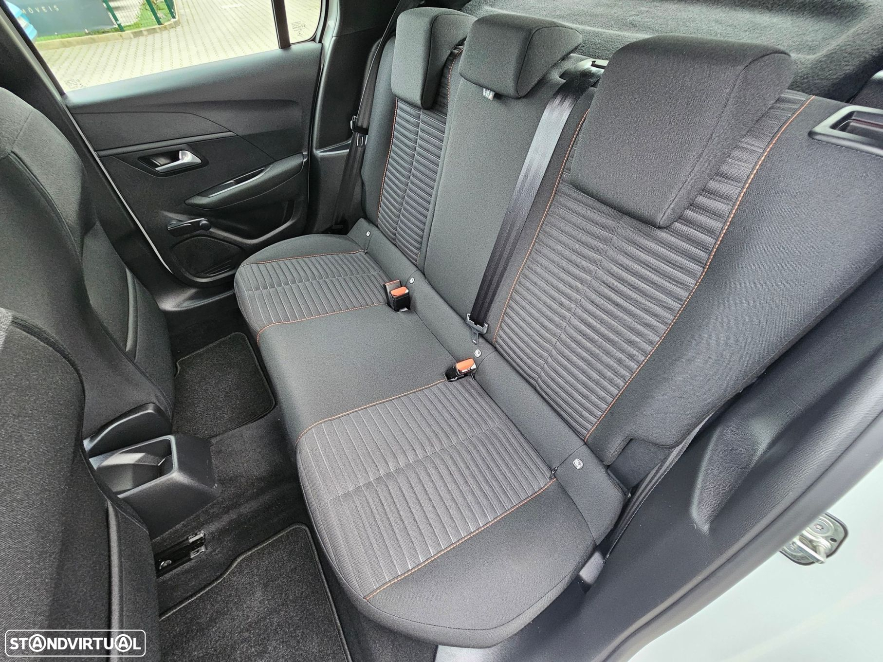 Peugeot 208 1.2 PureTech Active - 12