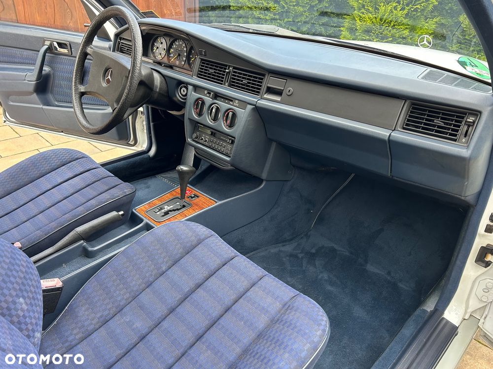 Mercedes-Benz W201 (190) - 25
