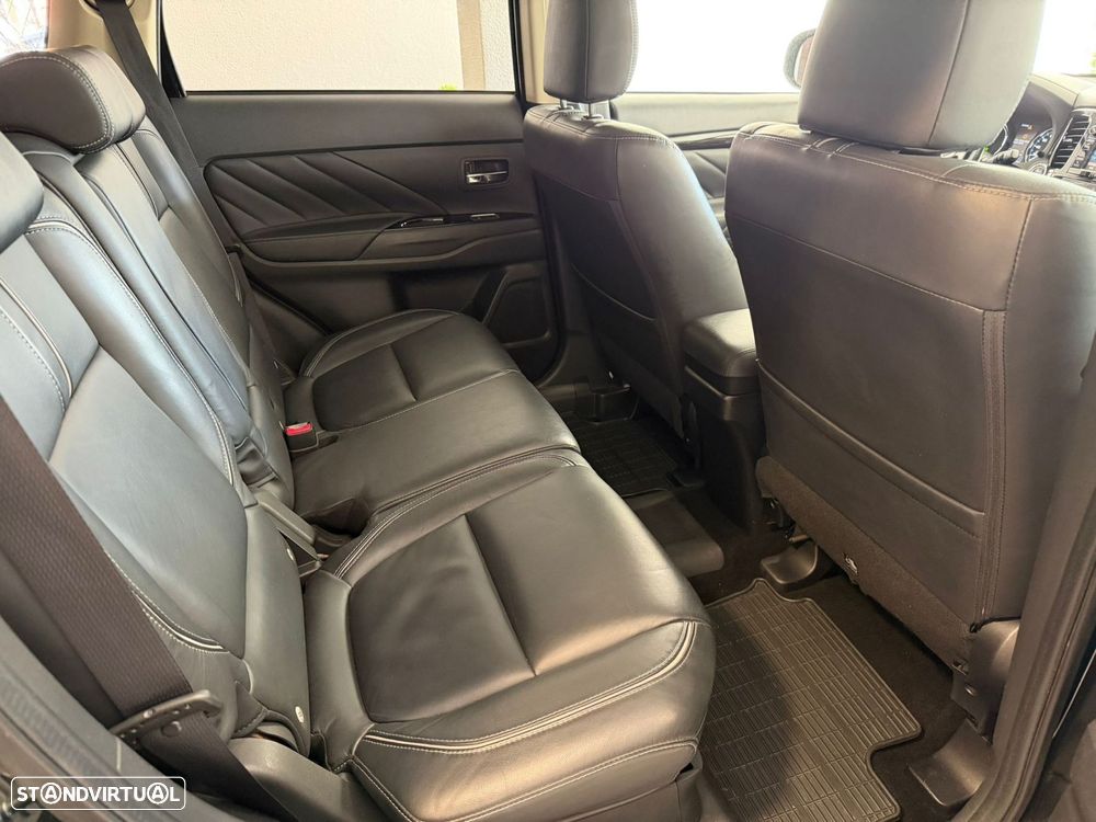 Mitsubishi Outlander 2.0 Instyle Navi - 24