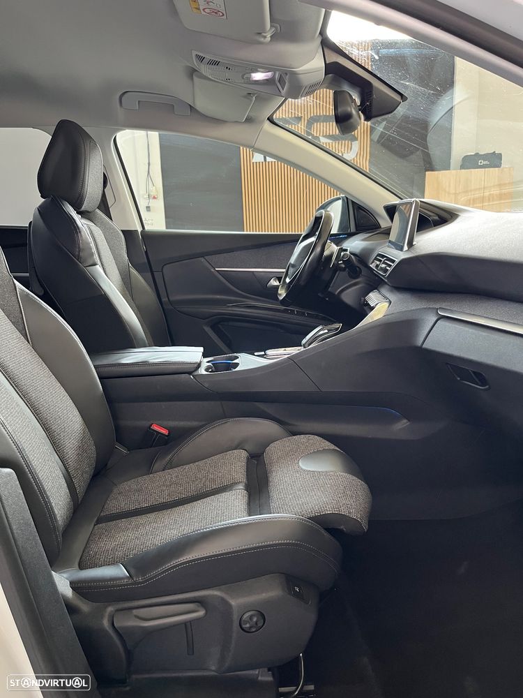 Peugeot 5008 PureTech 130 EAT8 Stop & Start Allure Pack - 10