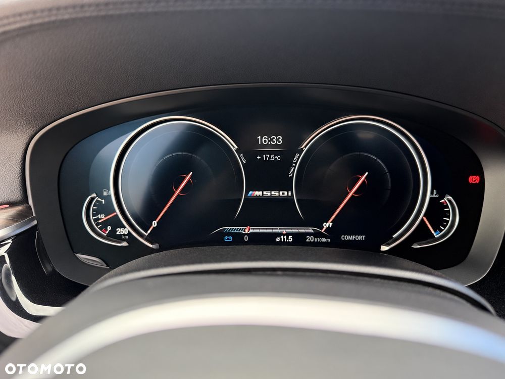BMW Seria 5 M550i xDrive - 34