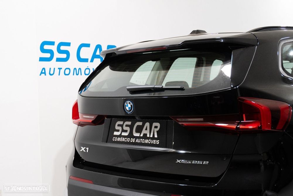 BMW X1 25 e xDrive Corporate Edition - 8