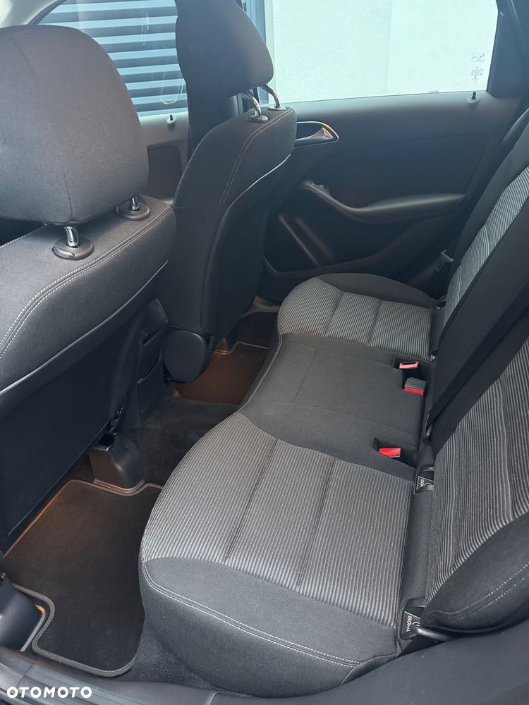 Mercedes-Benz Klasa B 180 Edition - 29