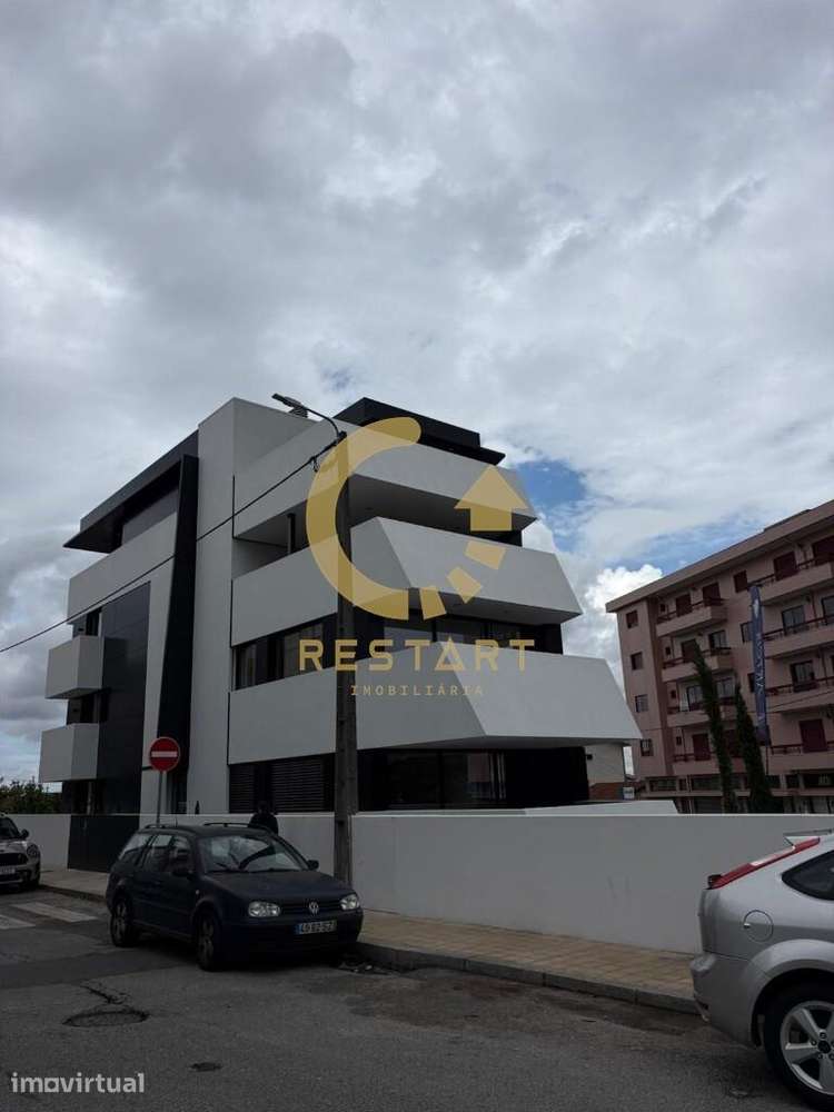 T2 com Terraço Privativo de Grande Dimensão - Grande imagem: 5/26