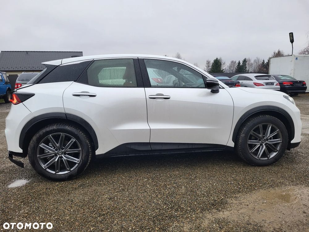 Lexus LBX AWD E-Four Relax - 8