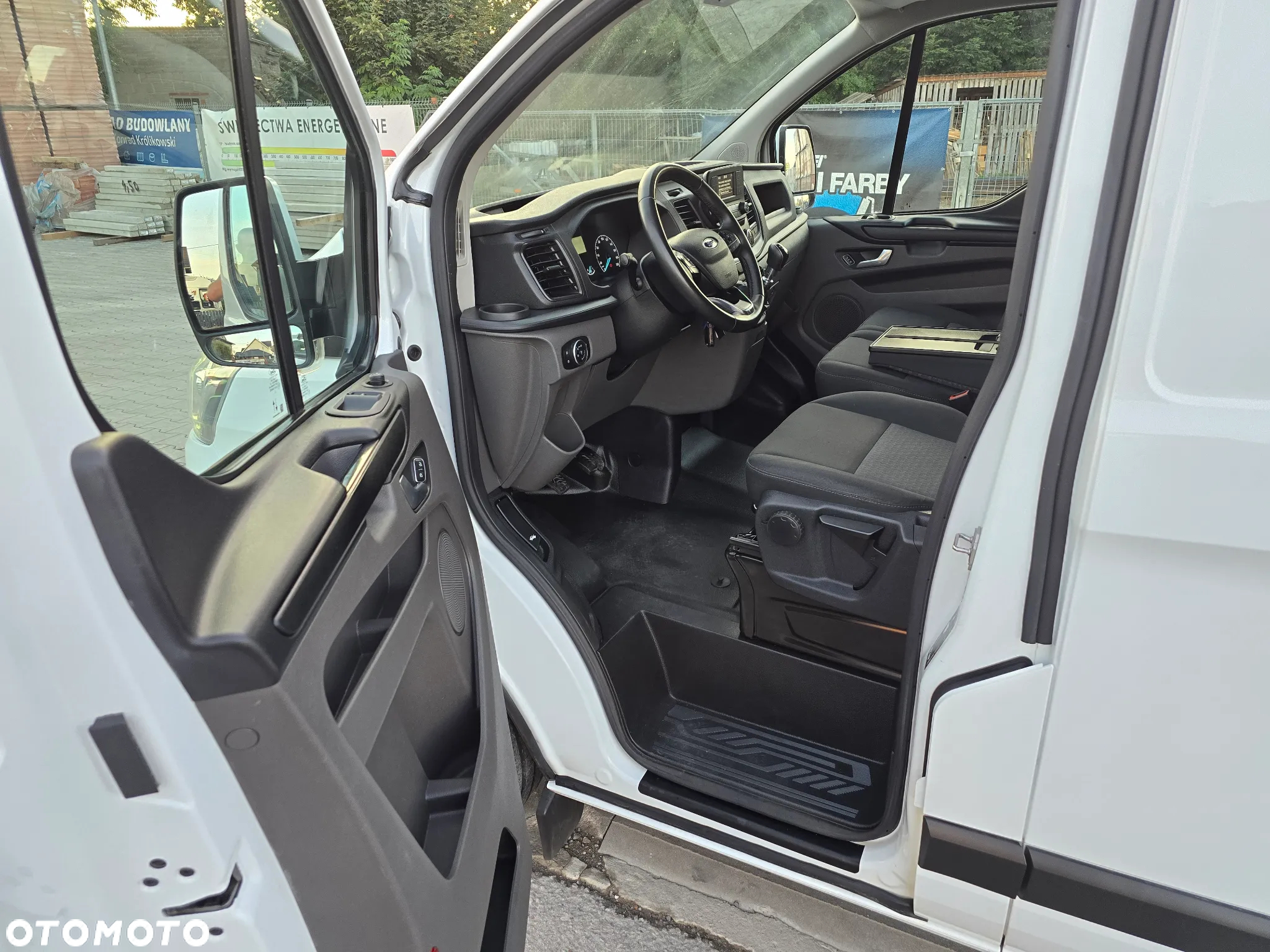 Ford Transit Custom 3 osobowy L2 H1 - 18