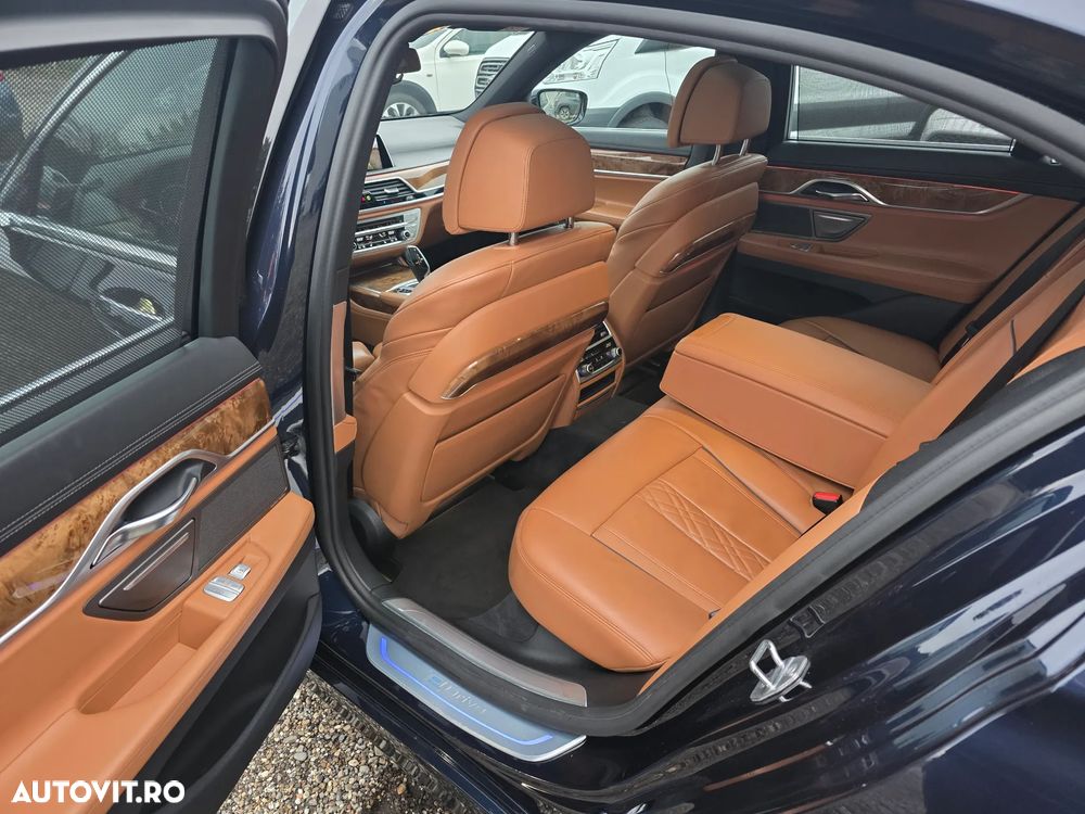 BMW Seria 7 740e iPerformance - 9