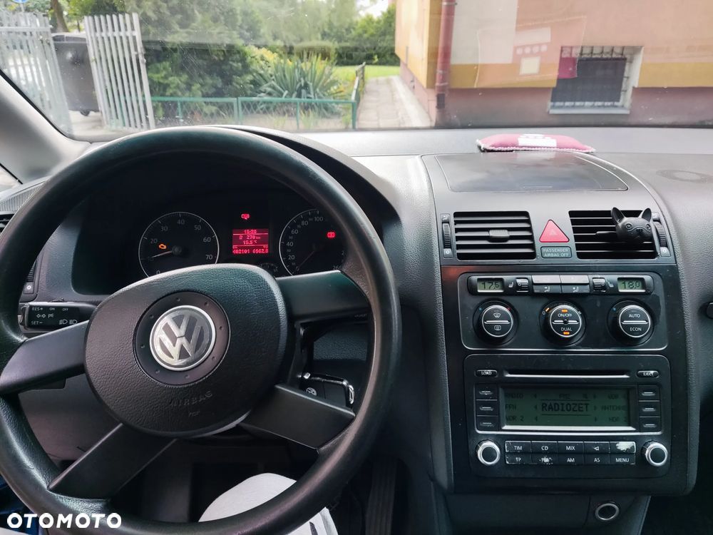 Volkswagen Touran 1.6 FSI Basis - 27