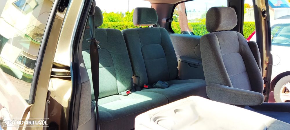 Kia Carnival 2.9 CRDi EX - 11