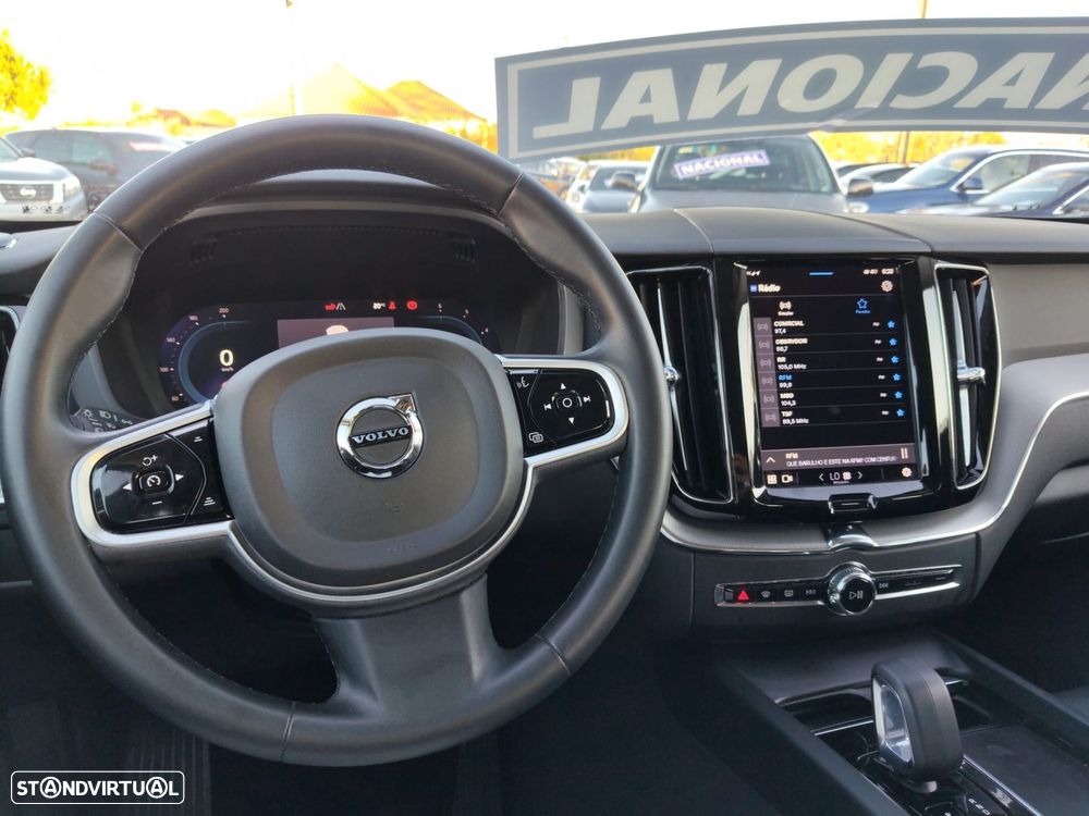 Volvo XC 60 2.0 B4 Plus Bright - 18