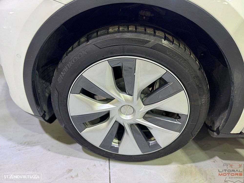 Tesla Model Y Long Range Dual Motor AWD - 14