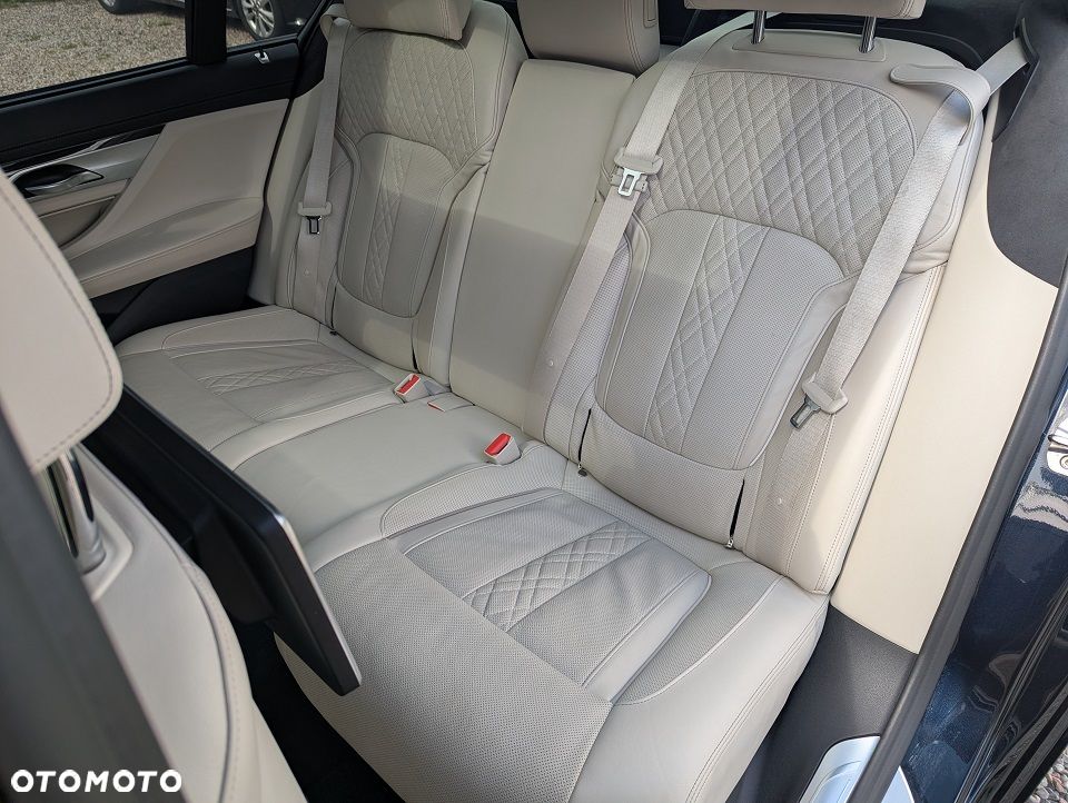 BMW Seria 7 750Ld xDrive - 33