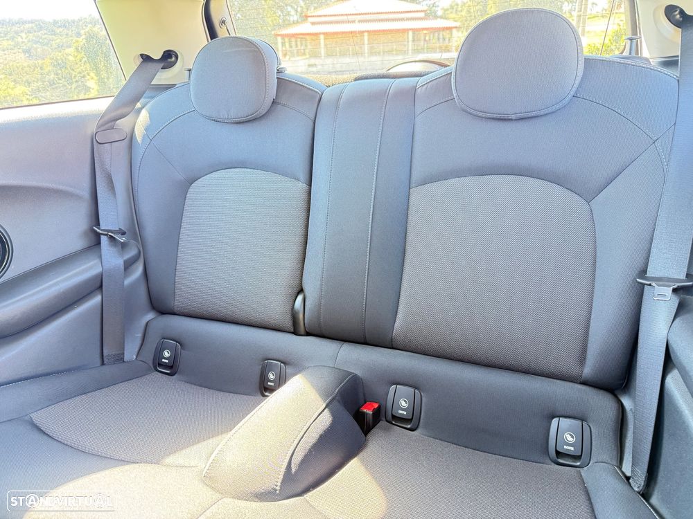 MINI 3 Portas One D - 17