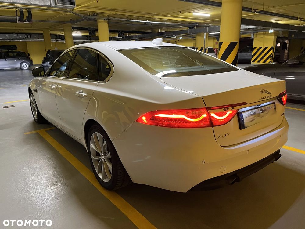 Jaguar XF 2.0 T Prestige - 22