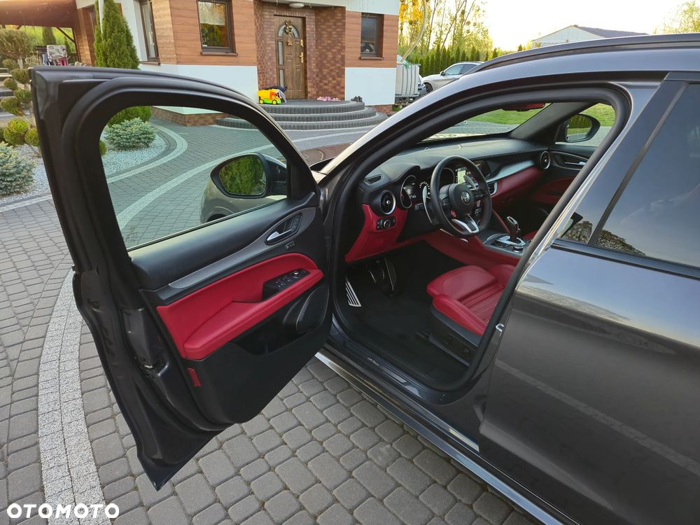 Alfa Romeo Stelvio 2.0 Turbo 16V AT8-Q4 Veloce Ti - 16