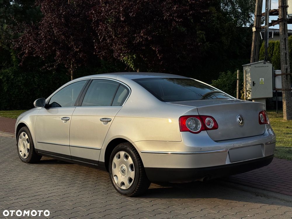 Volkswagen Passat 1.6 FSI Highline - 7