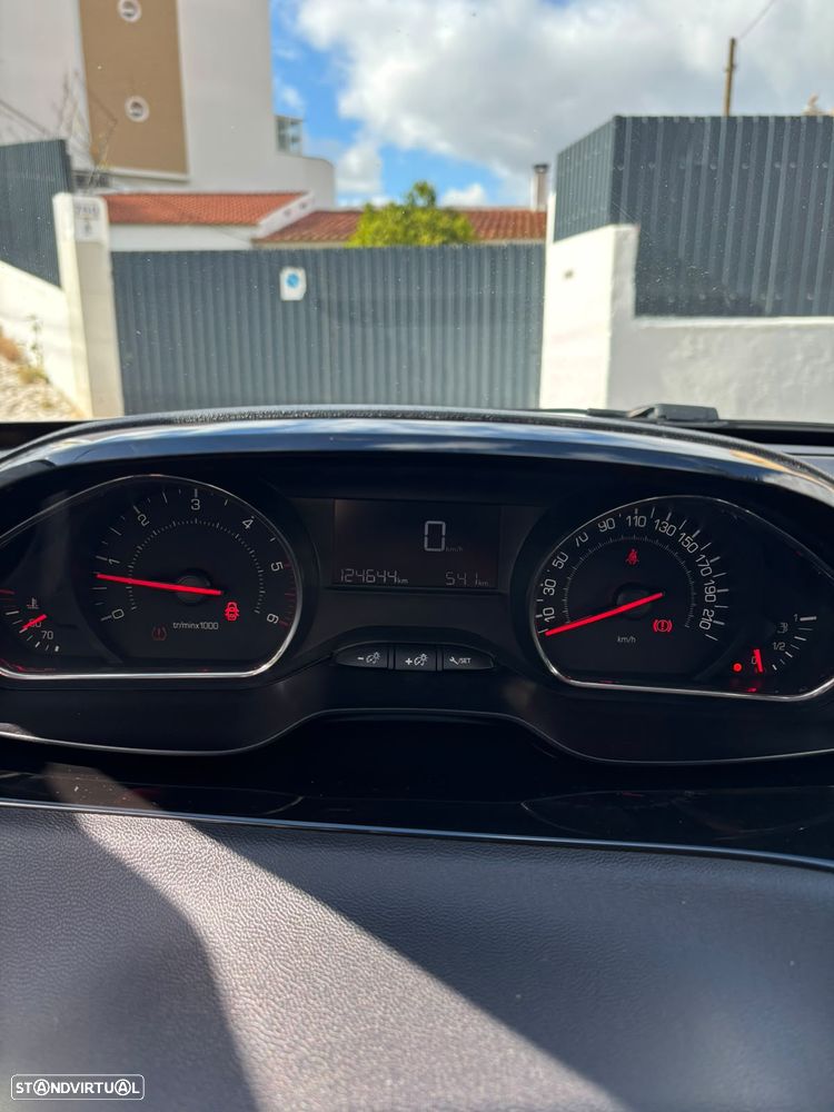 Peugeot 208 1.4 HDi - 12