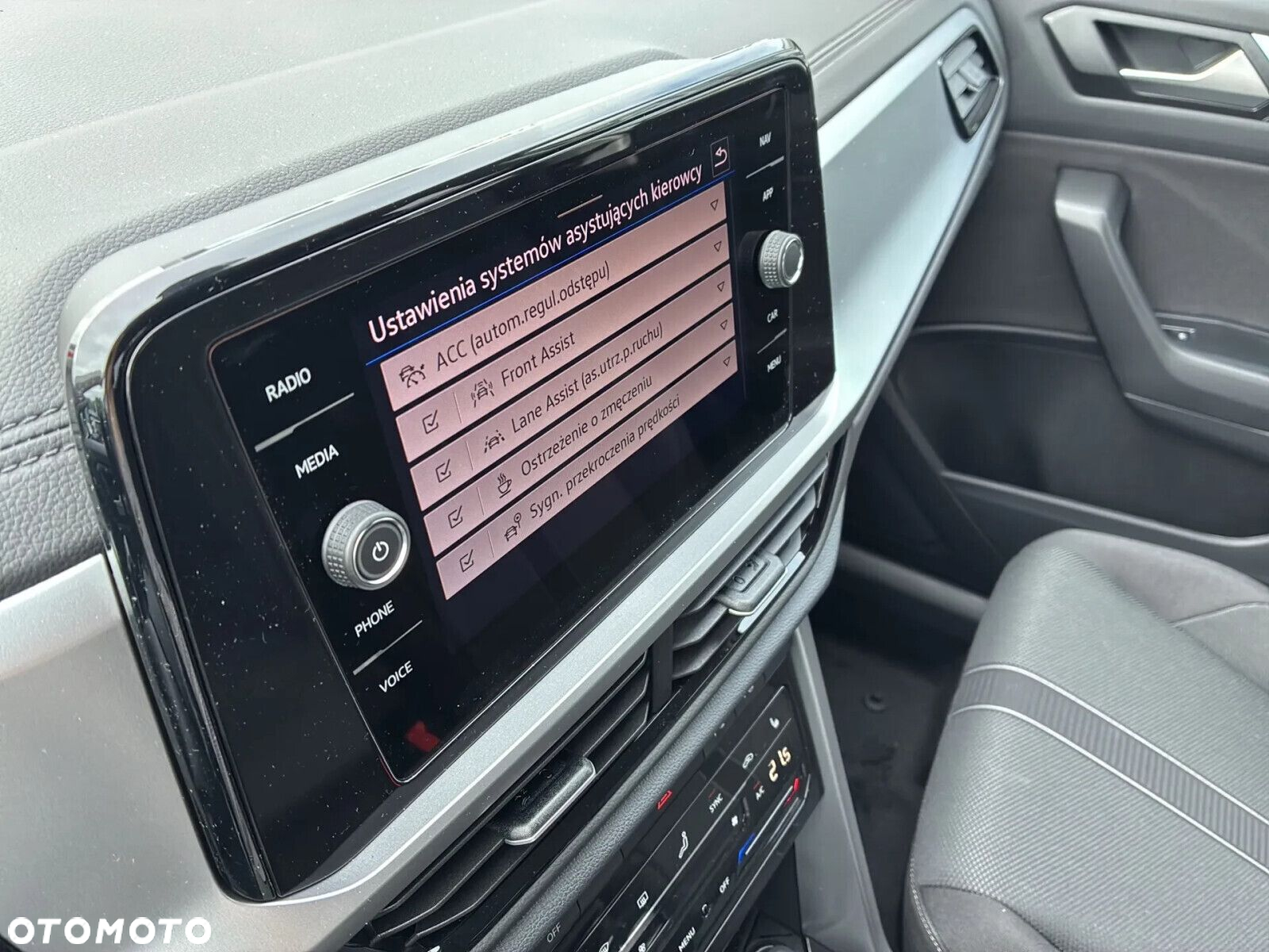 Volkswagen T-Roc - 15