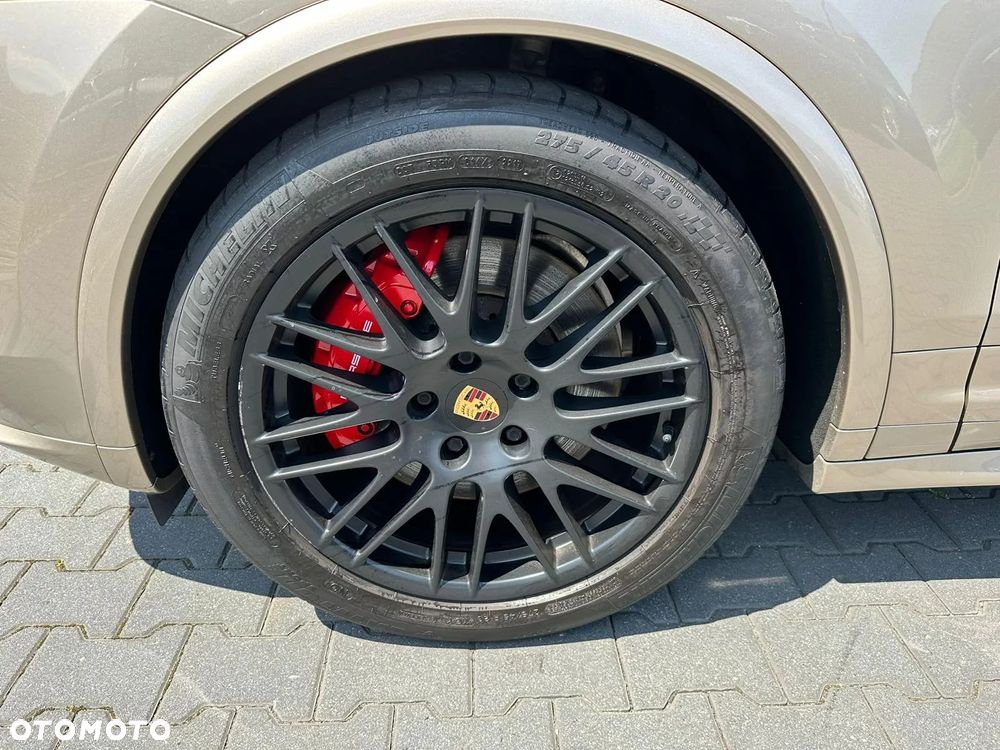 Porsche Cayenne GTS - 18