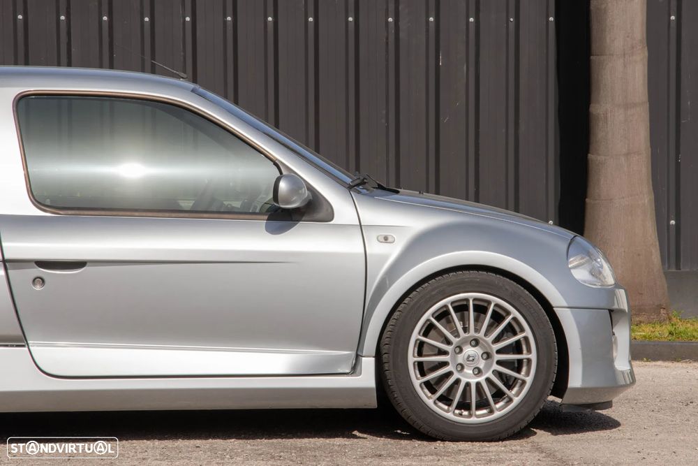 Renault Clio 3.0 V6 Sport - 22