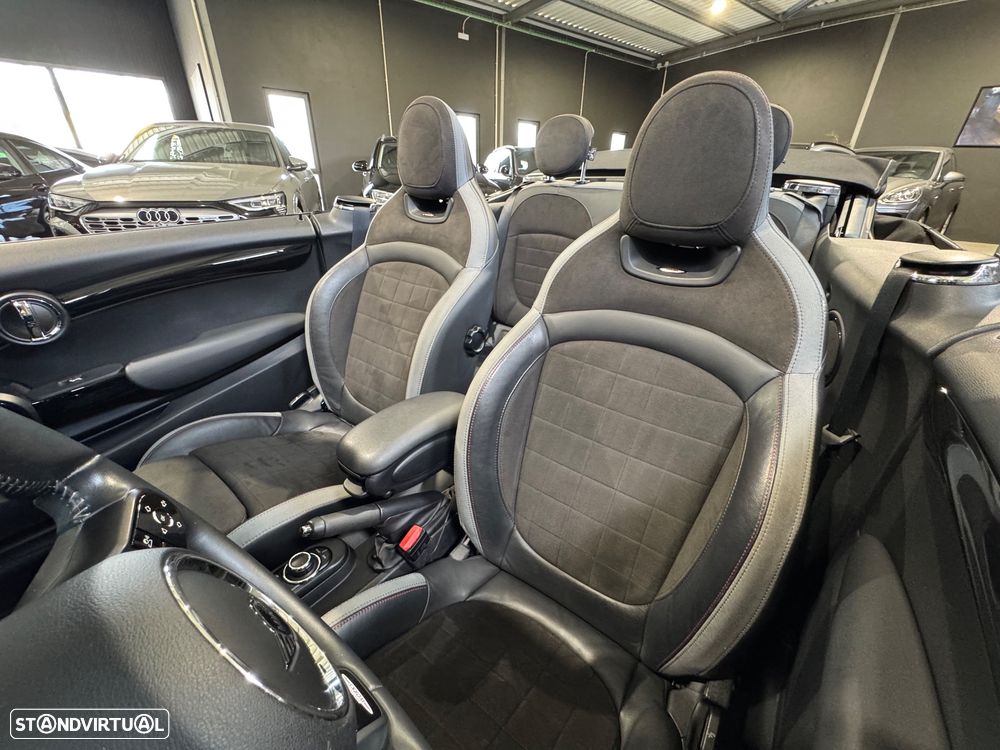 MINI Cabrio Cooper Premium Plus JCW Auto - 29