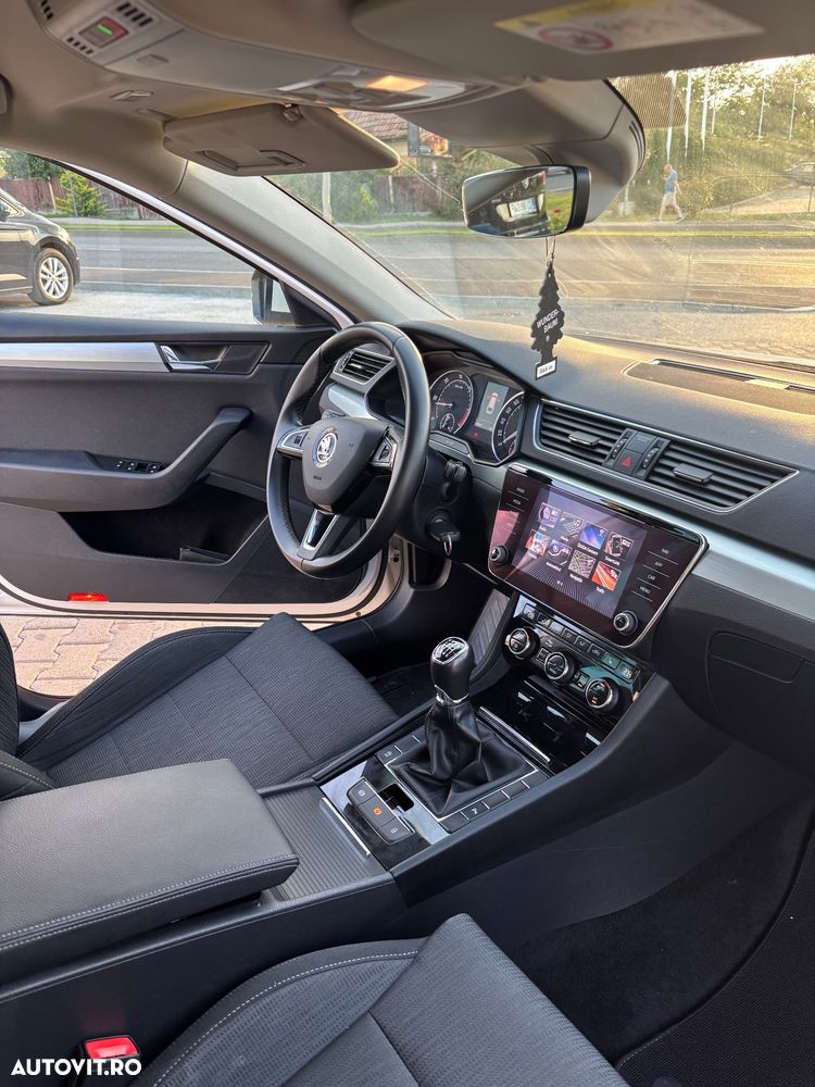 Skoda Superb 2.0 TDI Ambition - 27