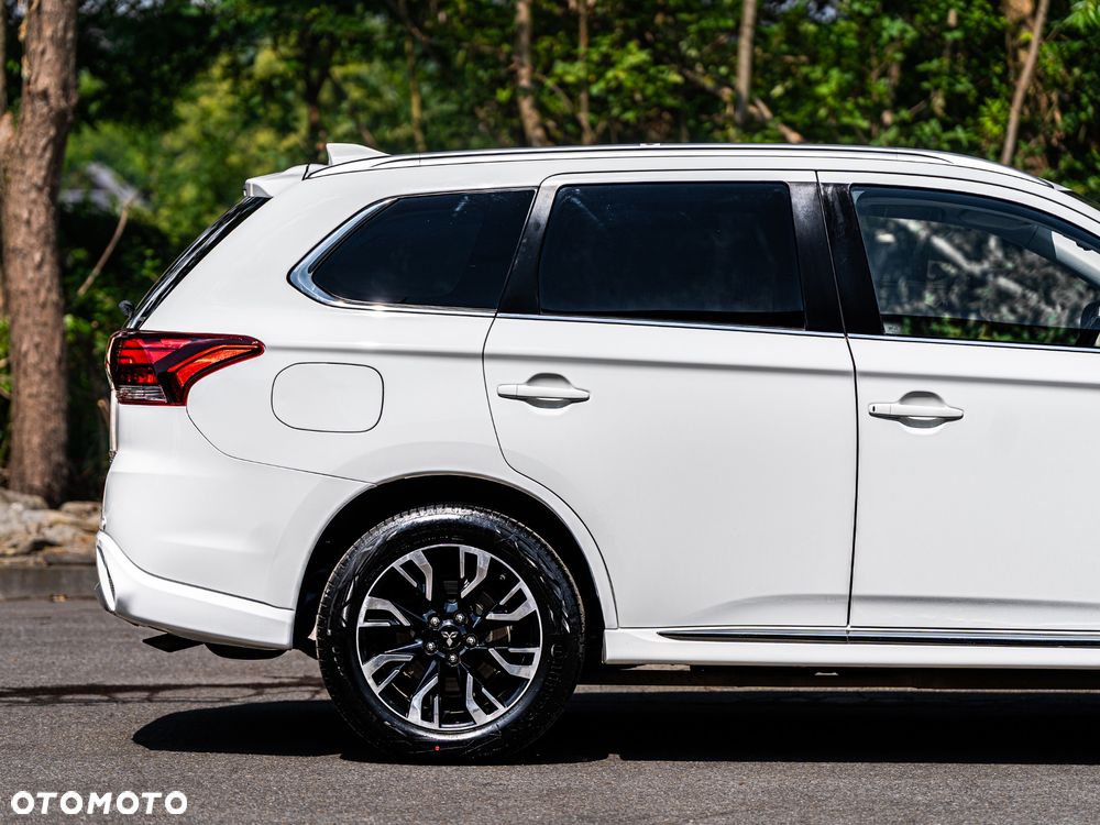 Mitsubishi Outlander 2.0 4WD Plug-In Hybrid Plus - 8