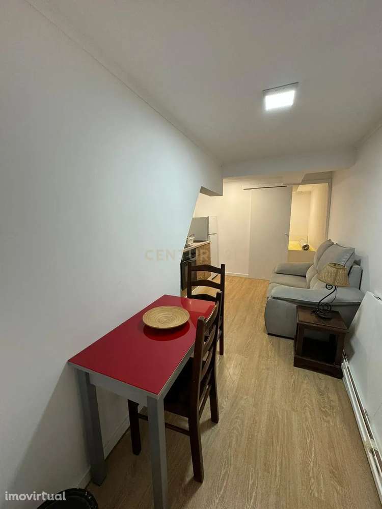 T0+1, renovado, aconchegante, todo mobilado e prático e bem localizado - Grande imagem: 3/10