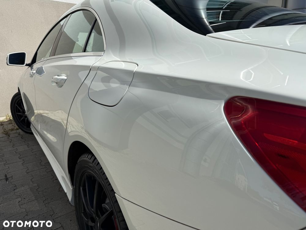 Mercedes-Benz CLA 180 7G-DCT AMG Line - 32