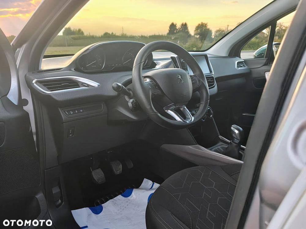 Peugeot 2008 1.6 BlueHDi Style - 21