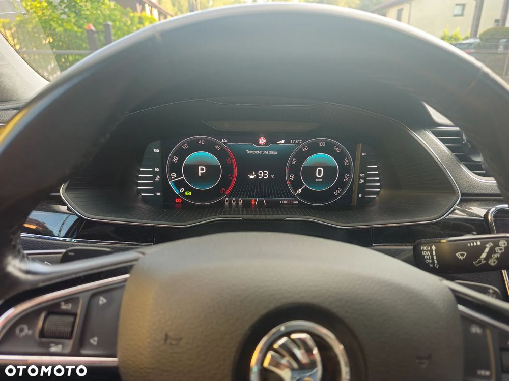 Skoda Superb 2.0 TDI SCR 4x4 L&K DSG - 9