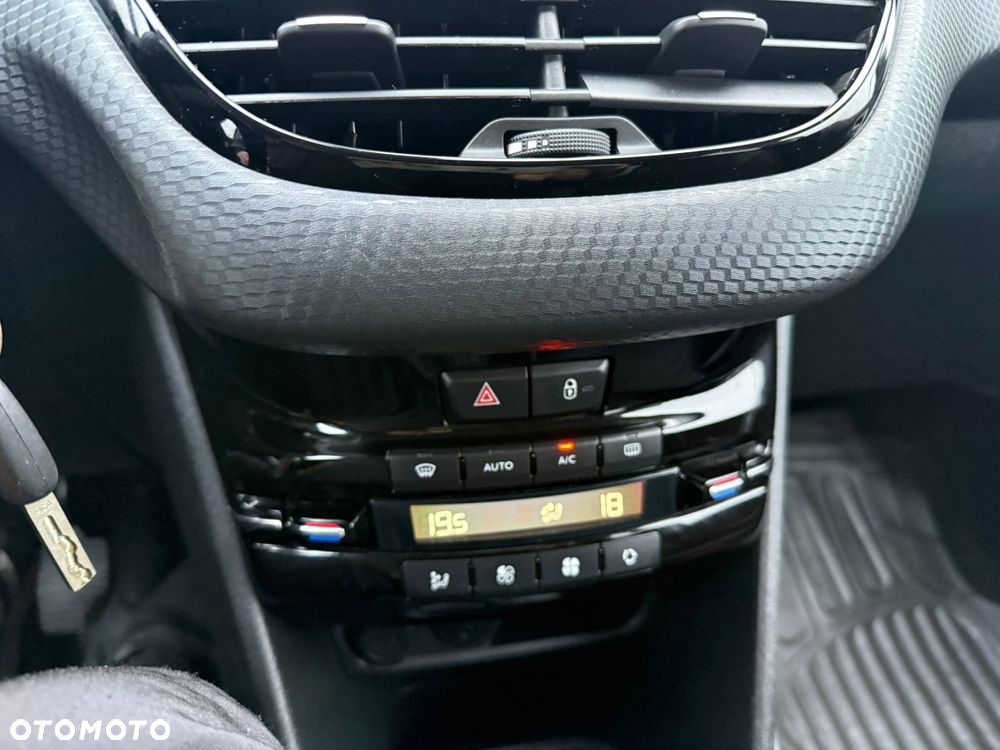 Peugeot 2008 1.2 Pure Tech Style - 8