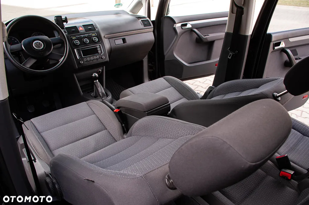Volkswagen Touran - 33