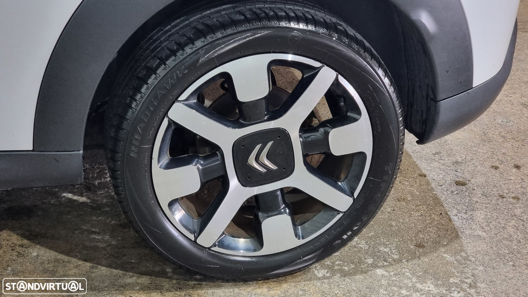 Citroën C4 Cactus 1.2 PureTech Shine EAT6 - 29