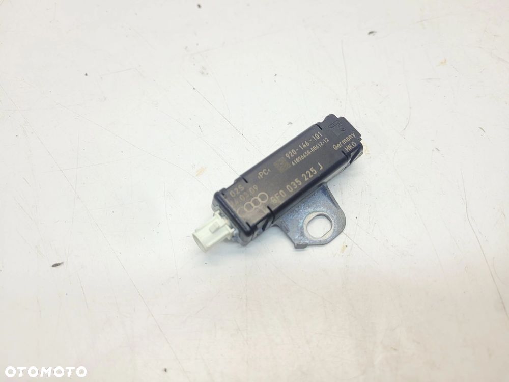 ANTENA WZMACNIACZ ANTENOWY AUDI A5 8T CABRIO 8F0035225J - 2