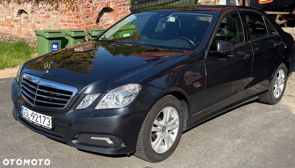 Mercedes-Benz Klasa E 250 CGI BlueEffICIENCY Avantgarde - 4